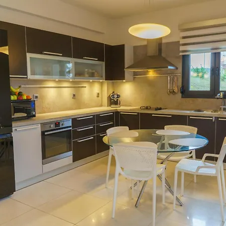 F & B Collection - Neoi Epivates Apartment