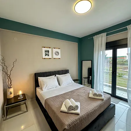 F & B Collection - Neoi Epivates Apartment