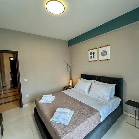 F & B Collection - Neoi Epivates * Neoi Epivatai